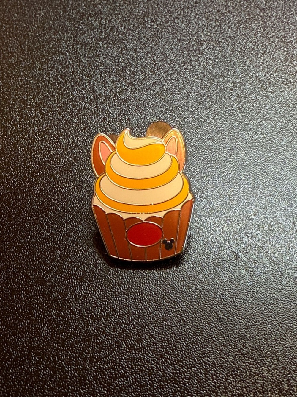 Disneyland Hidden Mickey 2026 - Dale cupcake